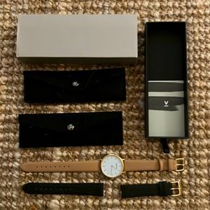 Gold vegan leather watch w/ extra black pineapple leather band